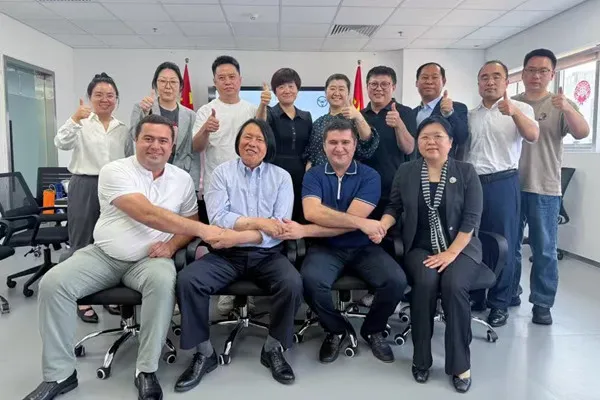 Anche menghadiri Majlis Penandatanganan Cameia-Aircuz untuk membentuk Central Automotive Automotive Central